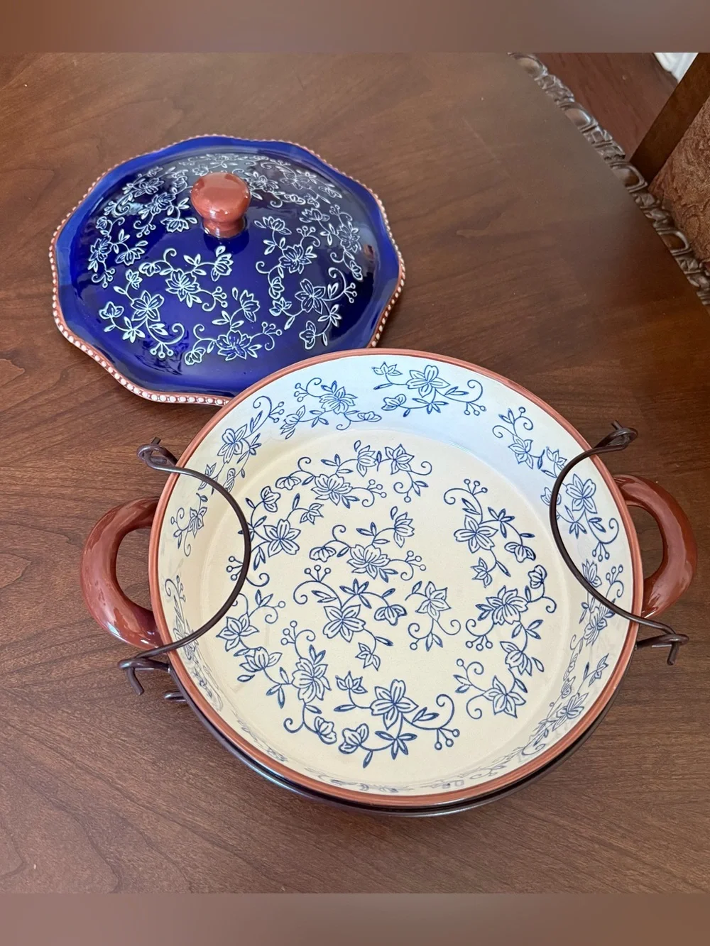 Temp-tations by Tara Floral Lace Blue 2 Quart Round Baking Dish with Lid & Rack